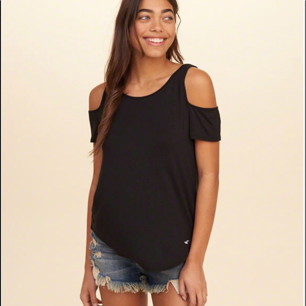 Hollister must have easy cold shoulder shirt